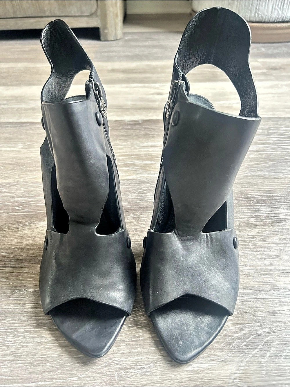 MAX STUDIO Black Cutout Ankle Heels